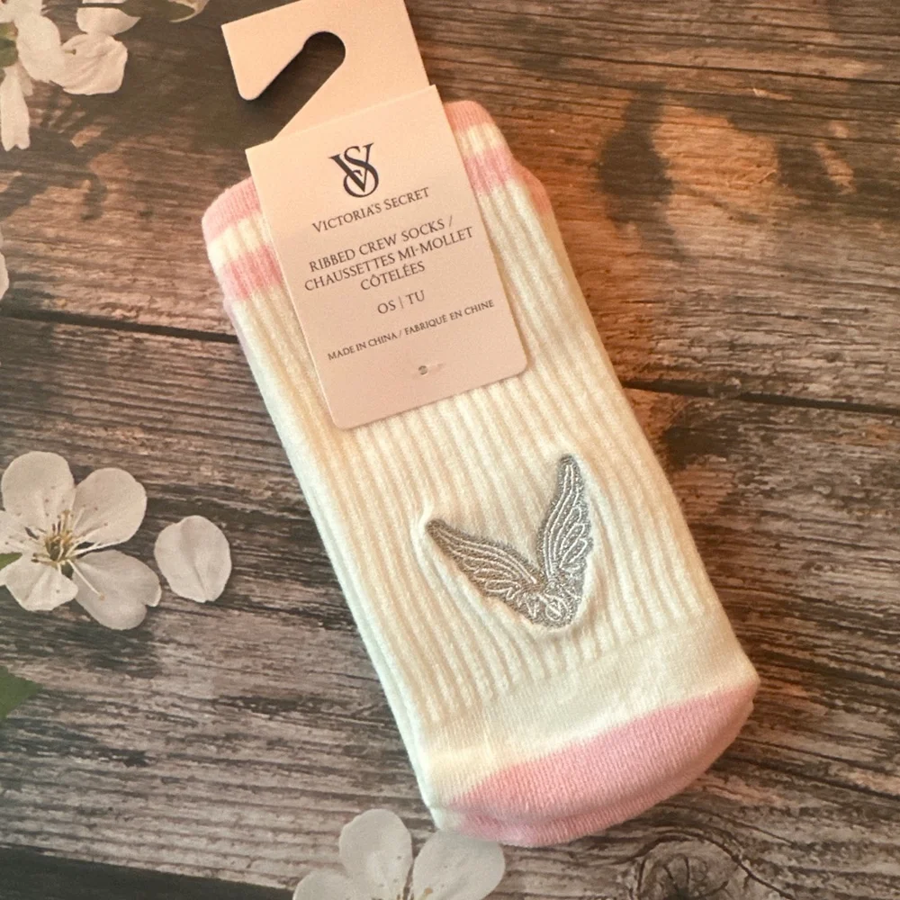 Women's Victoria's Secret Cream Pink Angel Wings One Size Ribbed Crew Socks - Picture 3 of 3